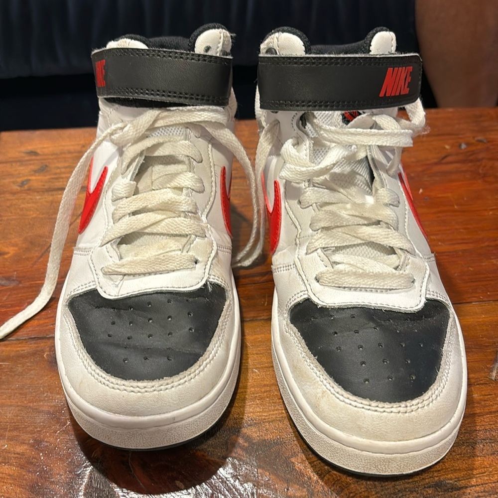 Kids Jordan’s- in like new condition